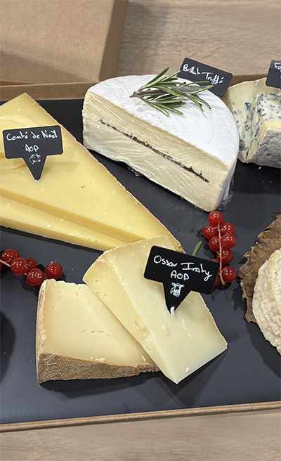 un pic pour mettre en valeur un plateau de fromage